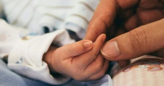 أول أسبوع من عمر الطفل قد يحدد خطر الإصابة بالحساسية.. ماذا اكتشف العلماء؟
