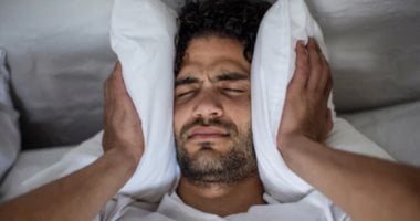 تحذيرات من قلة النوم.. يرفع خطر الإصابة بالسكتة الدماغية والخرف بنسبة 26%