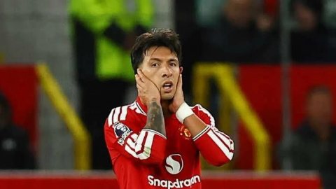 مانشستر يونايتد يفاجئ مارتينيز بقراره بشأن الرحيل
