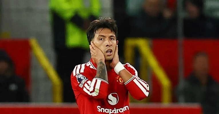 مانشستر يونايتد يفاجئ مارتينيز بقراره بشأن الرحيل