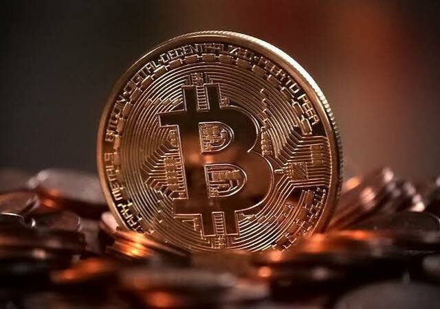 "بيتكوين" تقترب من 86,000 دولار مع تباطؤ نمو الوظائف الأمريكية