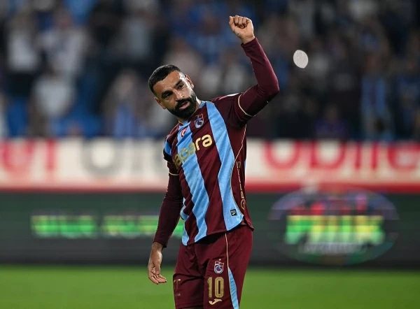 برقم خرافي.. محمد صلاح رفقة رونالدو وميسي في قائمة أغنى لاعبي العالم