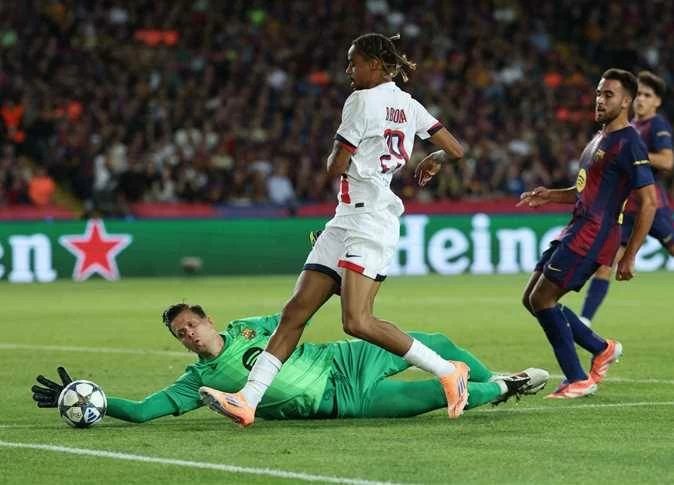 يويفا يبلغ برشلونة بقرار طارئ قبل موقعة باريس.. ماذا سيحدث في فرنسا؟