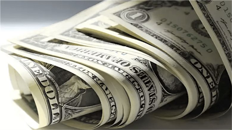 سعر الدولار مقابل الجنيه خلال تعاملات اليوم السبت