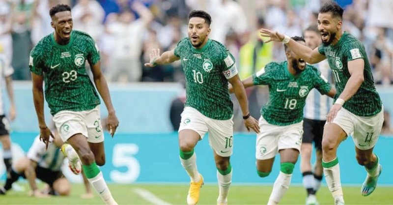 دونيس يراجع خطة السعودية استعدادًا لمواجهة الإمارات في نهائي «خليجي 27»