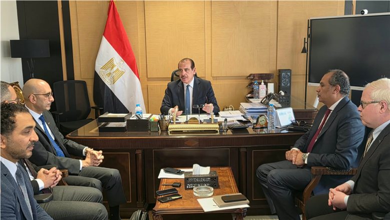 "الصحة" تبحث مع "فايزر" العالمية توطين صناعة اللقاحات في مصر
