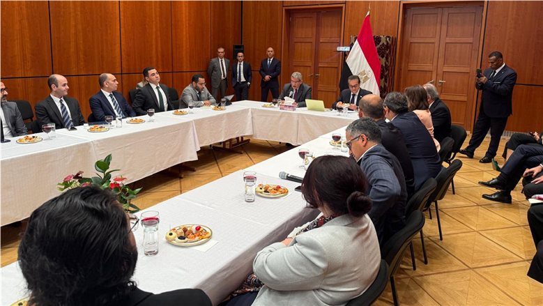 "الصحة" تبحث تعظيم الاستفادة من خبرات الأطباء المصريين بالخارج