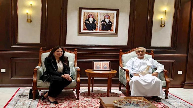 وزيرة الإسكان تبحث مع رئيس بلدية مسقط نقل الخبرات المصرية