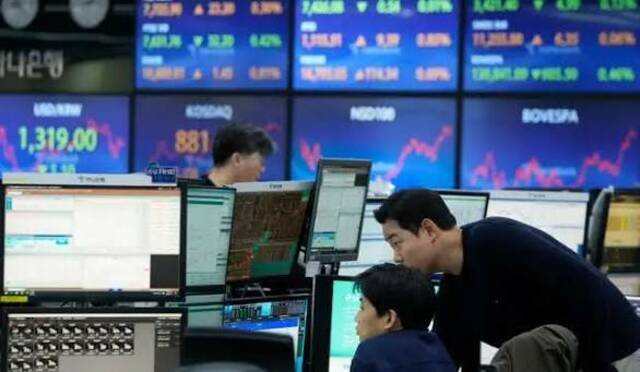 الأسهم الآسيوية ترتفع مع تراجع احتمالات رفع الفائدة الفيدرالية