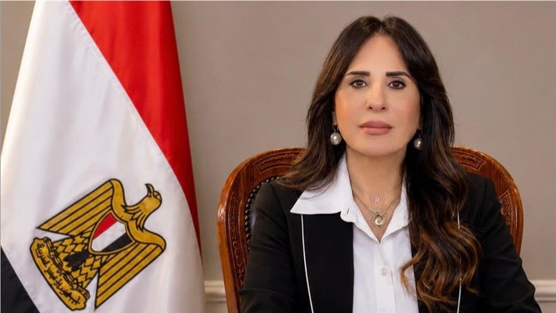 وزيرة الإسكان تتابع موقف مشروعات الطرق والمرافق بحدائق أكتوبر والشيخ زايد