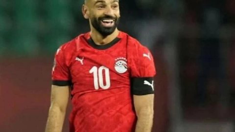 «أسطورة ويستحق معاملة خاصة».. مجدي عبد الغني يتغنى بـ محمد صلاح بعد أزمته مع حسام حسن