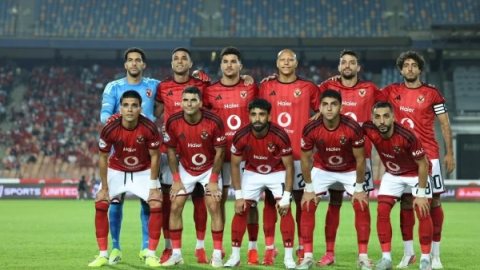 «كنت بعيط وهبطل كورة خالص».. نجم الأهلي يكشف كواليس رحلته مع المرض