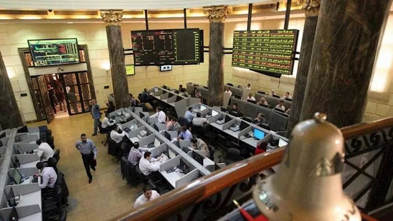 ما تأثير ارتفاع الدولار على قطاعات البورصة المصرية؟