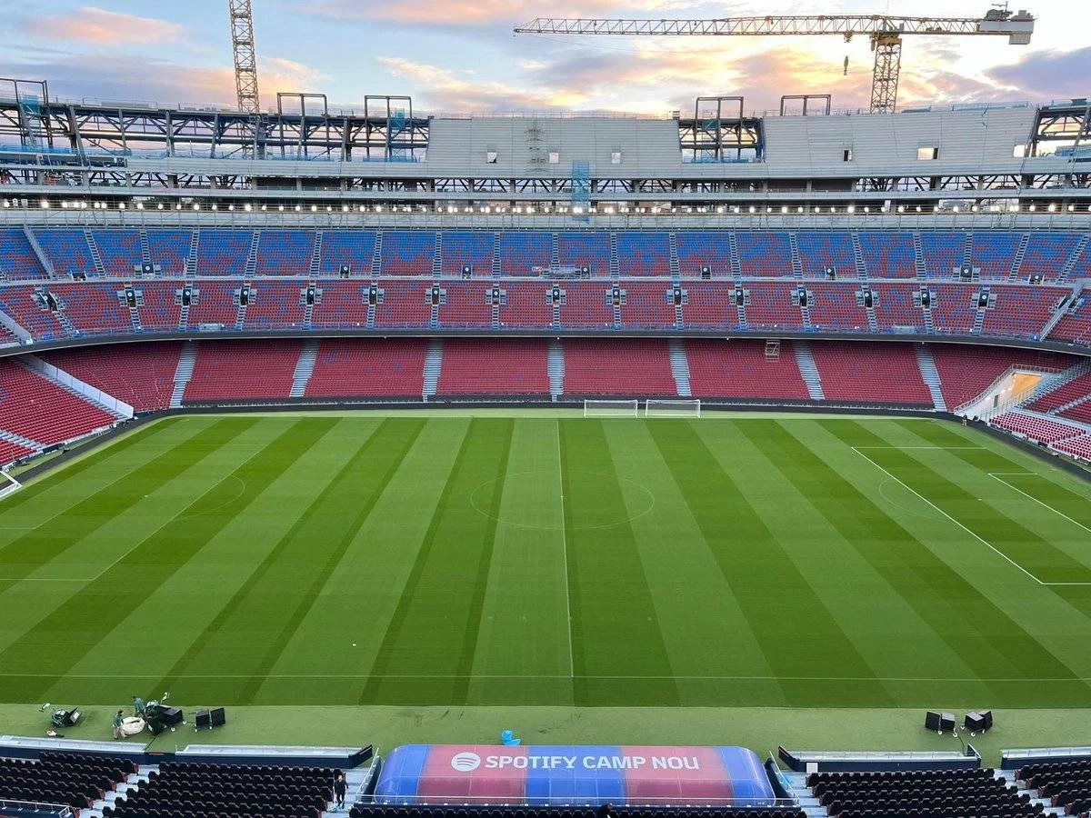 "تمييز وانتهاكات".. إضراب في برشلونة يثير أزمة قبل مباراة الكلاسيكو