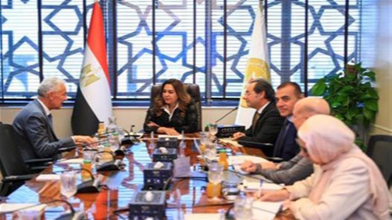 منال عوض توجه بدراسة إضافة مهام جديدة لمركز السلام لمكافحة التلوث البحري