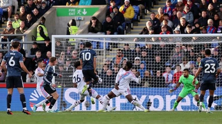 نيوكاسل يهزم كريستال بالاس في الدوري الإنجليزي.. وهال سيتي يتعادل مع برينتفورد