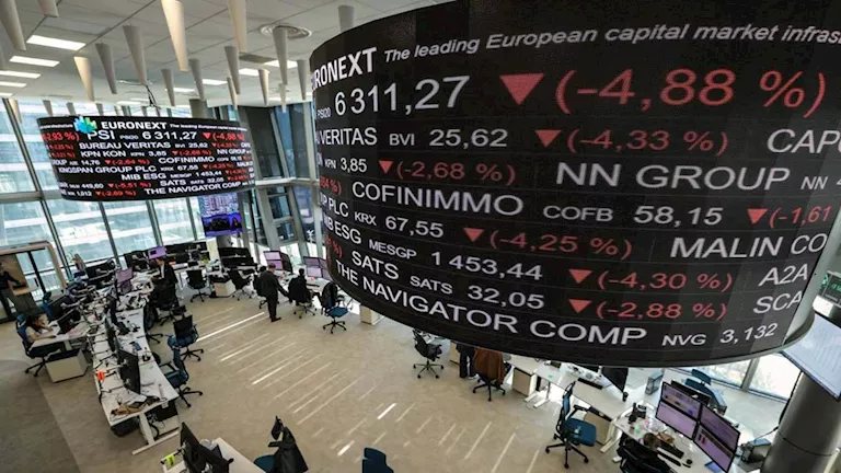 الأسهم الأوروبية تواصل التراجع وسط اضطرابات سياسية في فرنسا