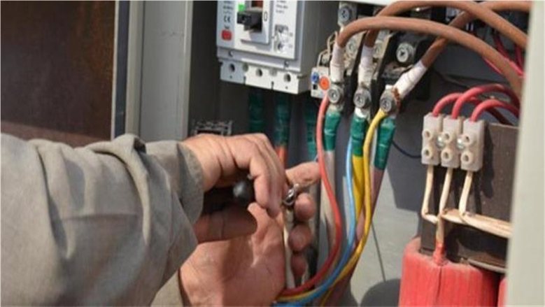 سرقة الكهرباء تهددك بالحبس وغرامة مليون جنيه.. تعرف على العقوبات القانونية
