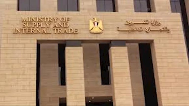 التموين تسحب أجولة دقيق من مخبز بالقليوبية بعد شكوى مواطن
