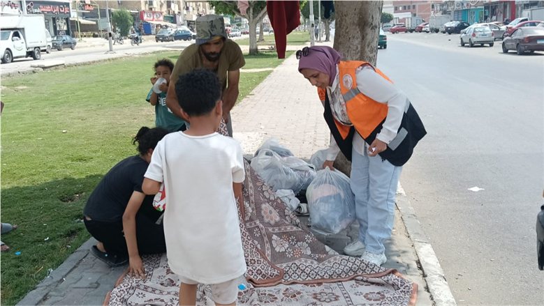 التضامن : "التدخل السريع "بالإسماعيلية يعيد الأمان لأب وخمسة أبناء بعد معاناة في الشارع